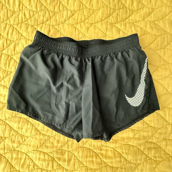 2 pc set - Nike Black Athletic Set with Checkered Swoosh - Picture 4 of 13